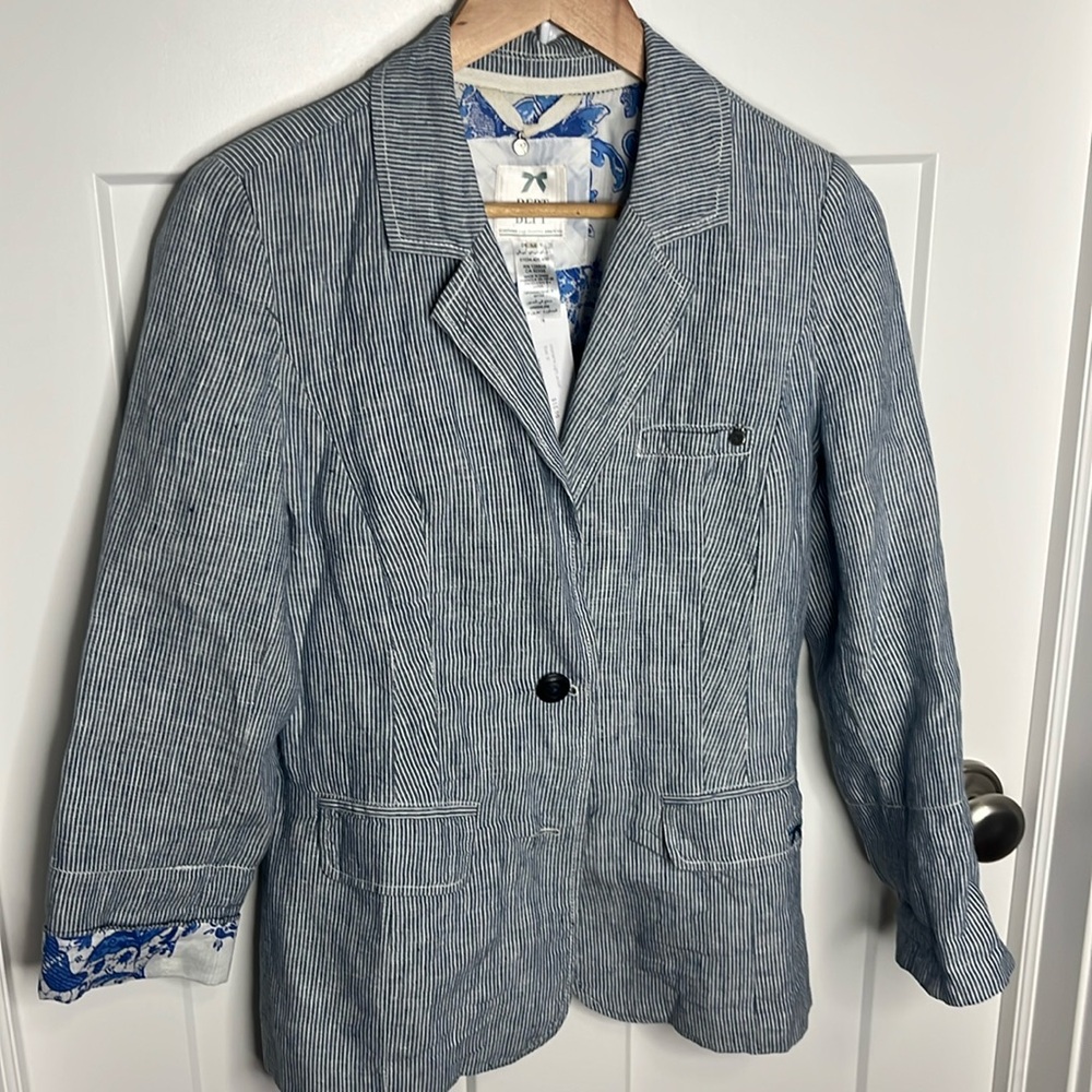 Beautiful pinstriped blazer with floral lining size medium